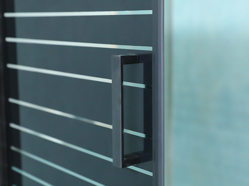 کابین دوش کشویی مربعی پروفیل آلومینیومی مشکی SQ با دستگیره دو سوراخ کابین دوش کشویی مربعی پروفیل آلومینیومی مشکی SQ با دستگیره دو سوراخ