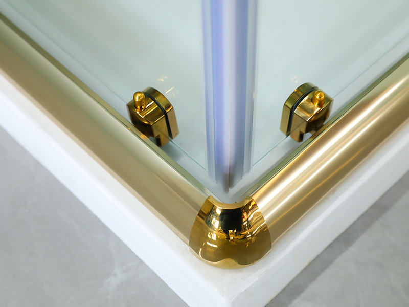 کابین دوش کشویی SQUARE، شیشه شفاف با چاپ، پروفیل آلومینیومی طلایی، دستگیره دو سوراخ، دارای سینی کابین دوش کشویی SQUARE، شیشه شفاف با چاپ، پروفیل آلومینیومی طلایی، دستگیره دو سوراخ، دارای سینی