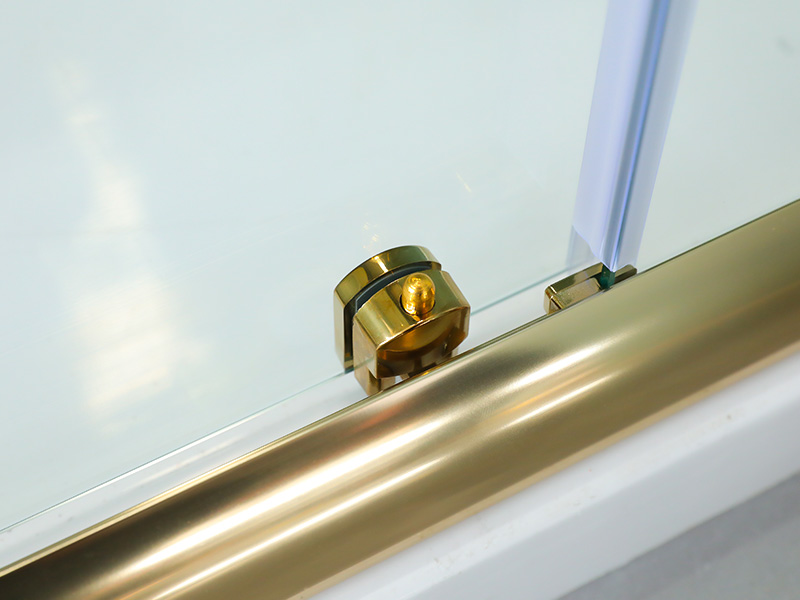 کابین دوش کشویی SQUARE، شیشه شفاف با چاپ، پروفیل آلومینیومی طلایی، دستگیره دو سوراخ، دارای سینی کابین دوش کشویی SQUARE، شیشه شفاف با چاپ، پروفیل آلومینیومی طلایی، دستگیره دو سوراخ، دارای سینی