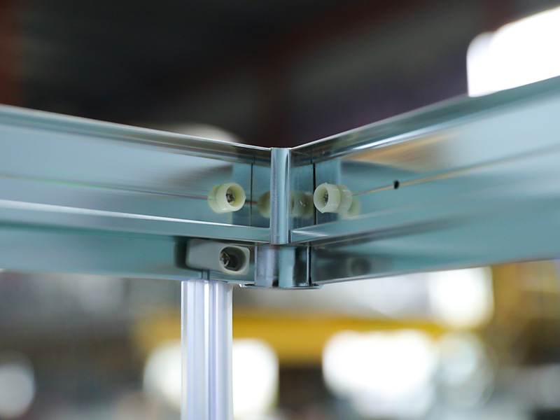 محفظه دوش کشویی مربعی شکل با قاب آلومینیومی RE کروم با سینی محفظه دوش کشویی مربعی شکل با قاب آلومینیومی RE کروم با سینی