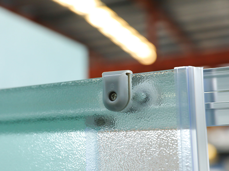 کابین دوش کشویی RE، شیشه مات، پروفیل آلومینیومی کروم، دستگیره دو سوراخ، با سینی کابین دوش کشویی RE، شیشه مات، پروفیل آلومینیومی کروم، دستگیره دو سوراخ، با سینی