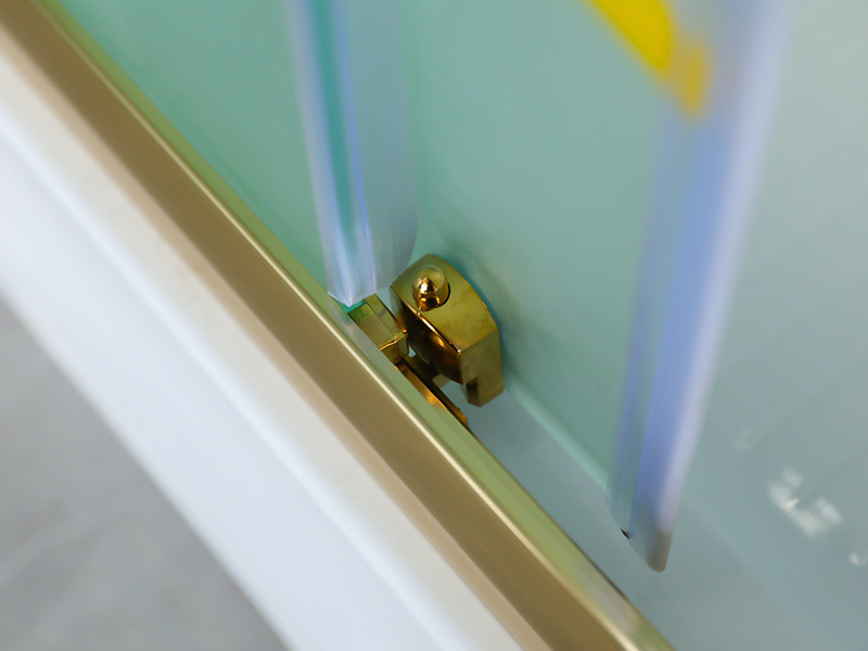 کابین دوش کشویی RE، شیشه مات با چاپ، پروفیل آلومینیومی طلایی، دستگیره دو سوراخ، با سینی کابین دوش کشویی RE، شیشه مات با چاپ، پروفیل آلومینیومی طلایی، دستگیره دو سوراخ، با سینی