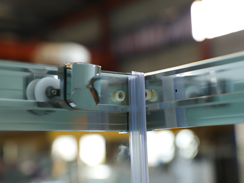 کابین دوش کشویی RE، شیشه شفاف، پروفیل آلومینیومی کروم، دستگیره دو سوراخ، با سینی کابین دوش کشویی RE، شیشه شفاف، پروفیل آلومینیومی کروم، دستگیره دو سوراخ، با سینی