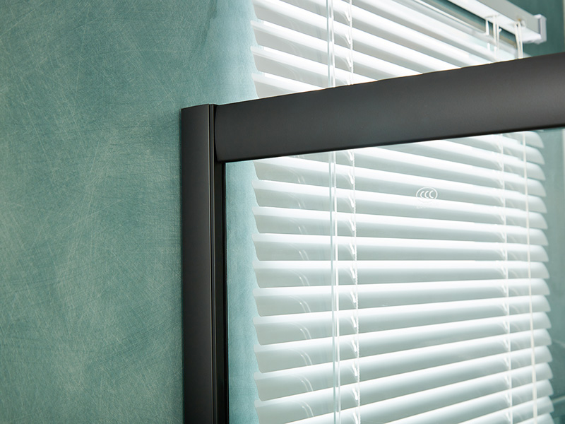 کابین دوش کشویی SQ، شیشه شفاف، پروفیل آلومینیومی مشکی، دستگیره دو سوراخ، با سینی کابین دوش کشویی SQ، شیشه شفاف، پروفیل آلومینیومی مشکی، دستگیره دو سوراخ، با سینی