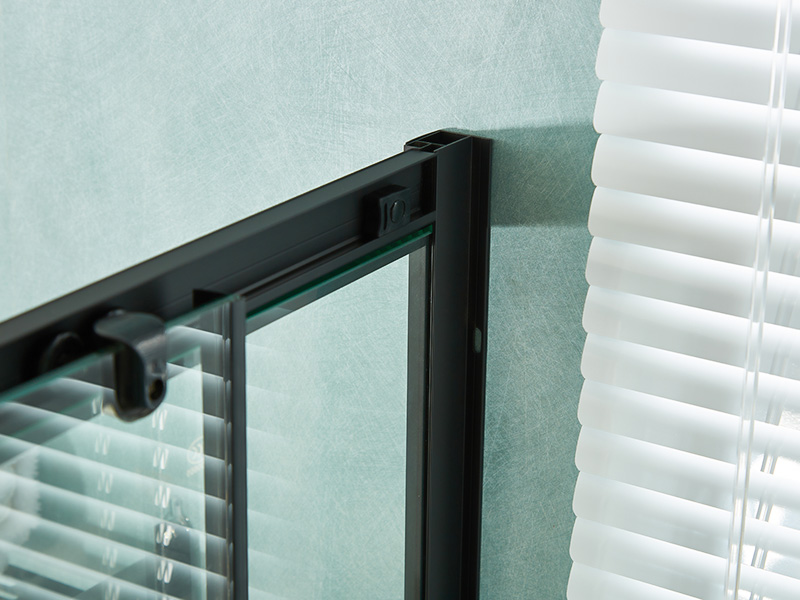 کابین دوش کشویی SQ، شیشه شفاف، پروفیل آلومینیومی مشکی، دستگیره دو سوراخ، با سینی کابین دوش کشویی SQ، شیشه شفاف، پروفیل آلومینیومی مشکی، دستگیره دو سوراخ، با سینی